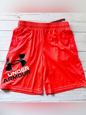 Boys Under Armour Shorts (size large)